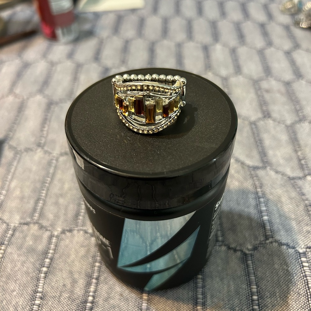 Women’s Adjusting Ring with rectangular pillars